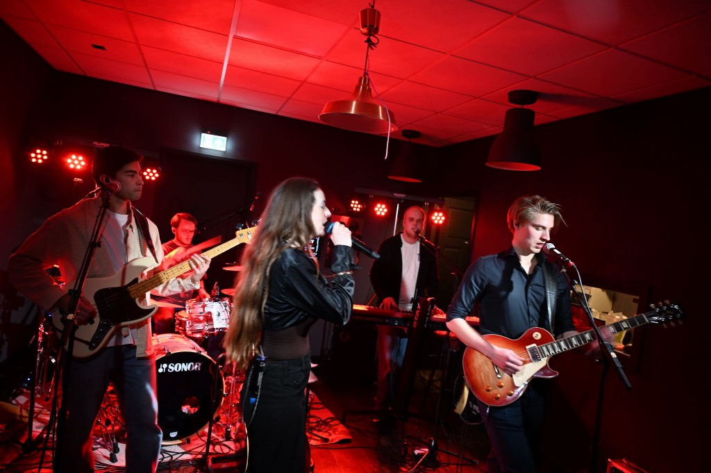 ../Images/10 jaar Ro's Barbershop 128.jpg